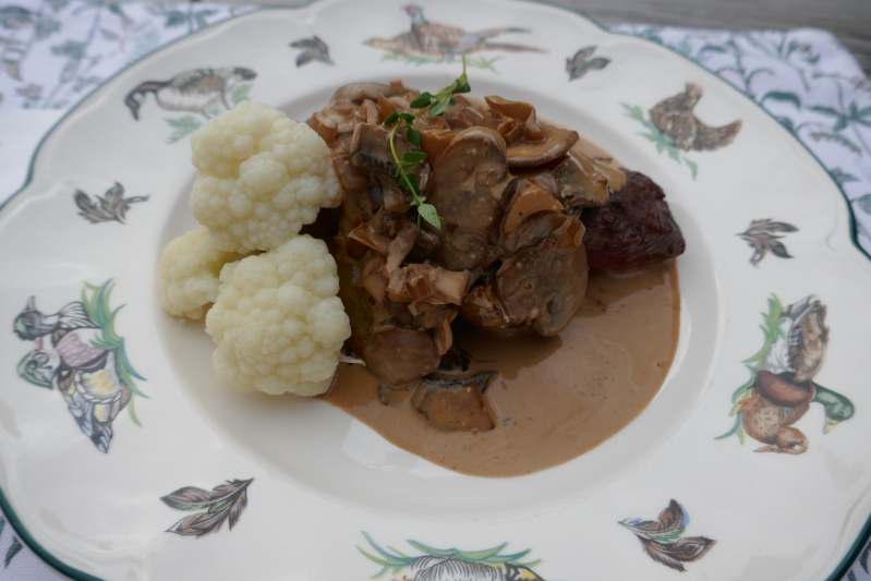 Reinsdyrfilet med jegersaus