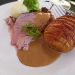 Lam sous vide med hasselbackpoteter og mammas deilige saus