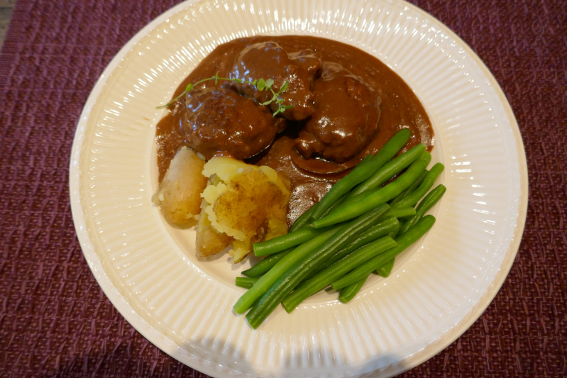 Familiekaker i brun saus Familiekaker i brun saus