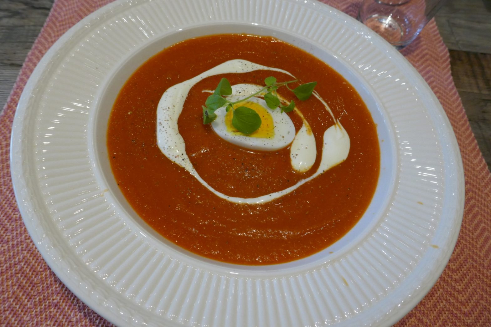 Tomatsuppe med egg