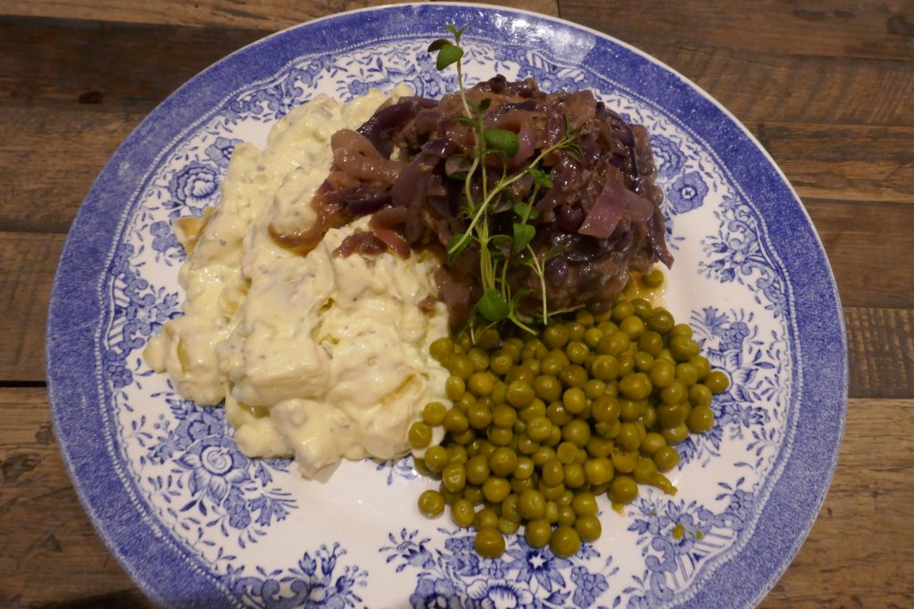 Hjortekarbonader med potetsalat