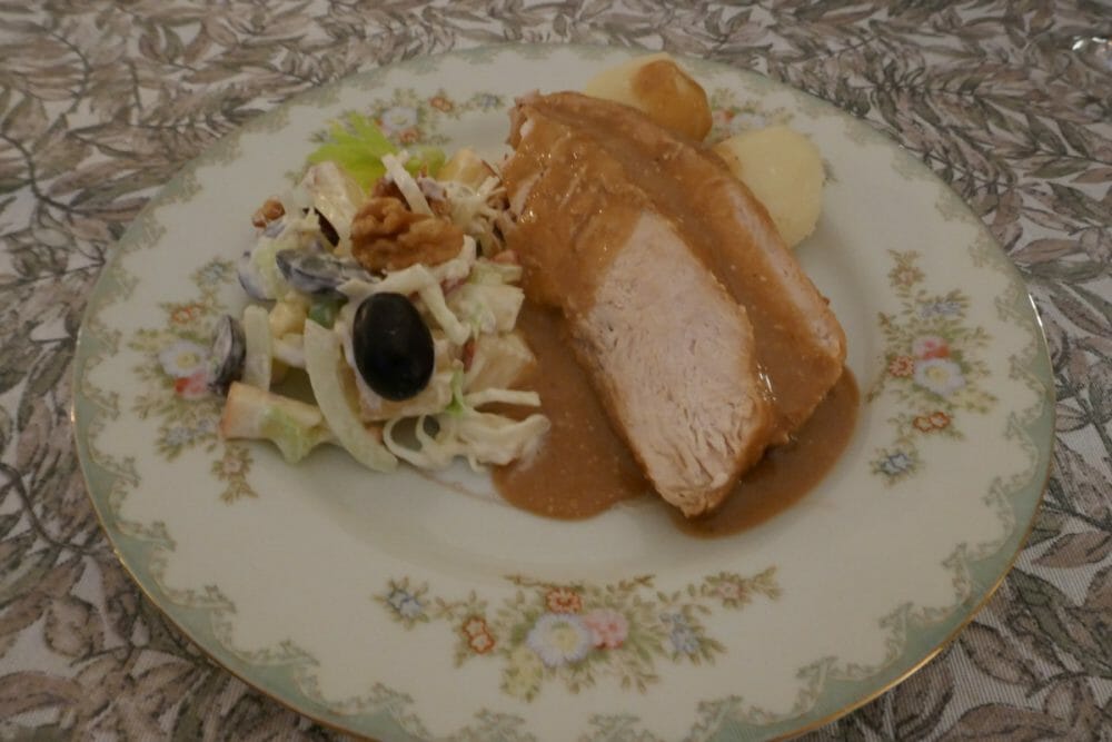 Mammas kalkun med waldorfsalat og fløtesaus Mammas kalkun med waldorfsalat og fløtesaus