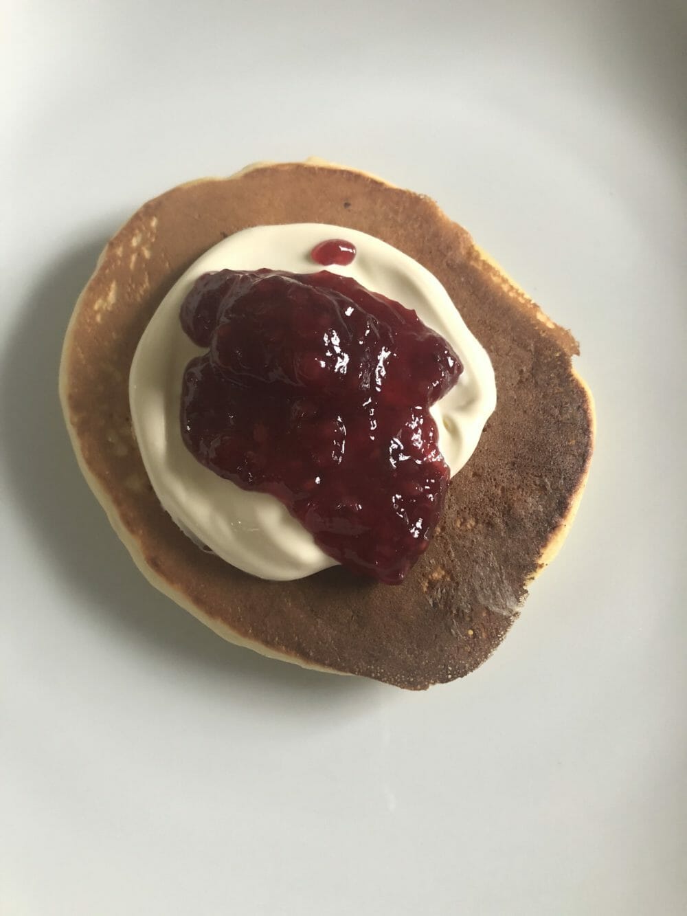 Tuvas lapper med rømme og syltetøy