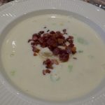 Blomkålsuppe med parmesan og sprøstekt bacon