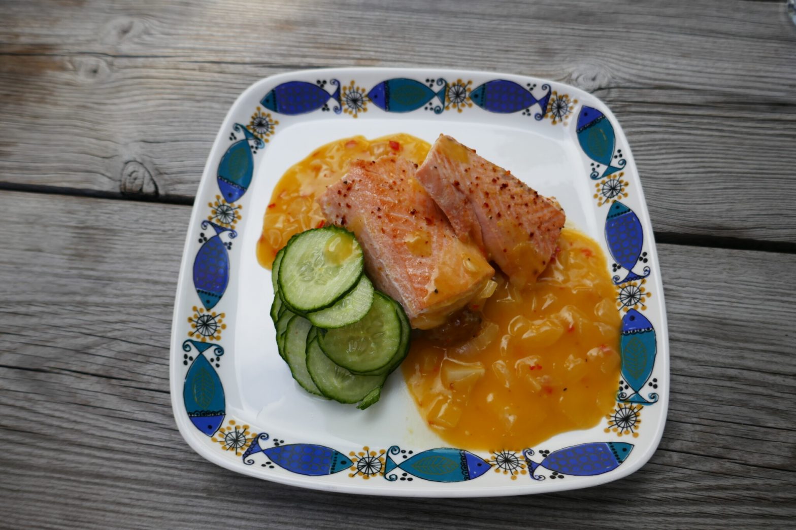 Laks i appelsinsaus