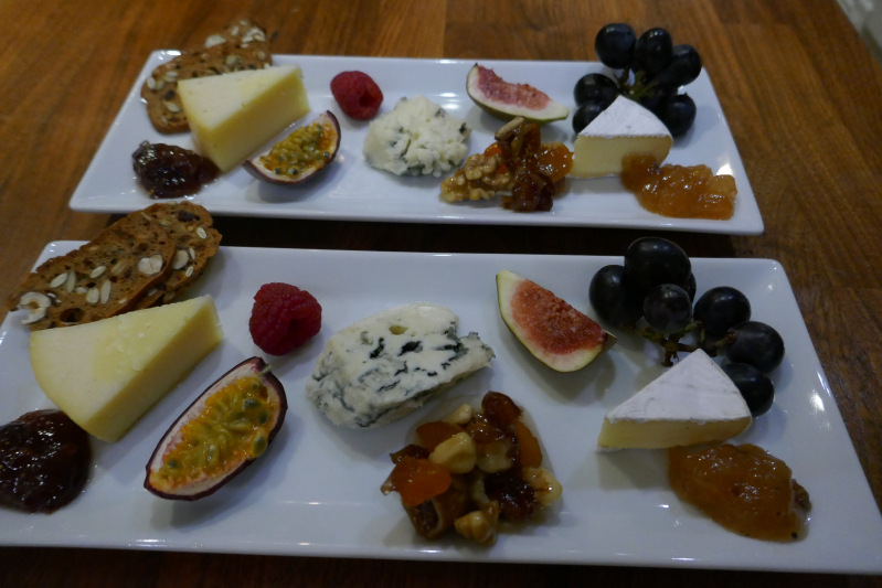 Deilig ostetallerken til dessert eller kveldskos Deilig ostetallerken til dessert eller kveldskos