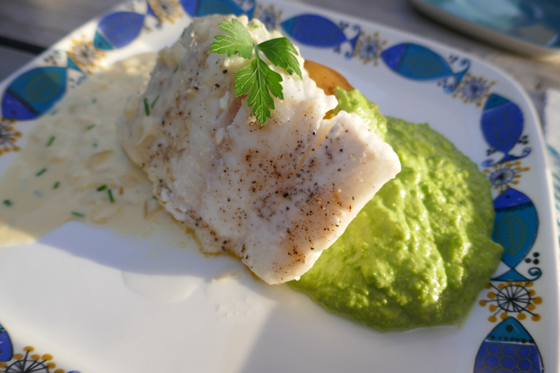 Kveitefilet med ertepuré og hvitvinssaus