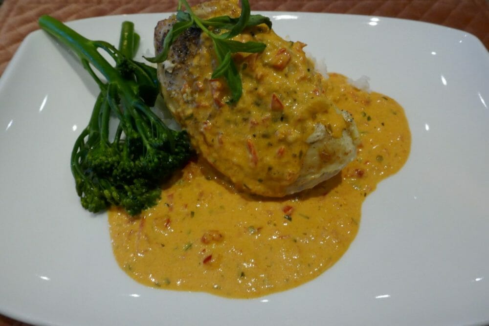 Kyllingfilet med bretagnesaus Kyllingfilet med bretagnesaus
