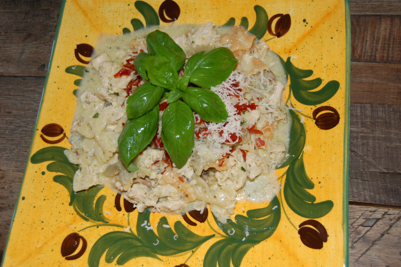Easy pasta dish with chicken and pesto sauce