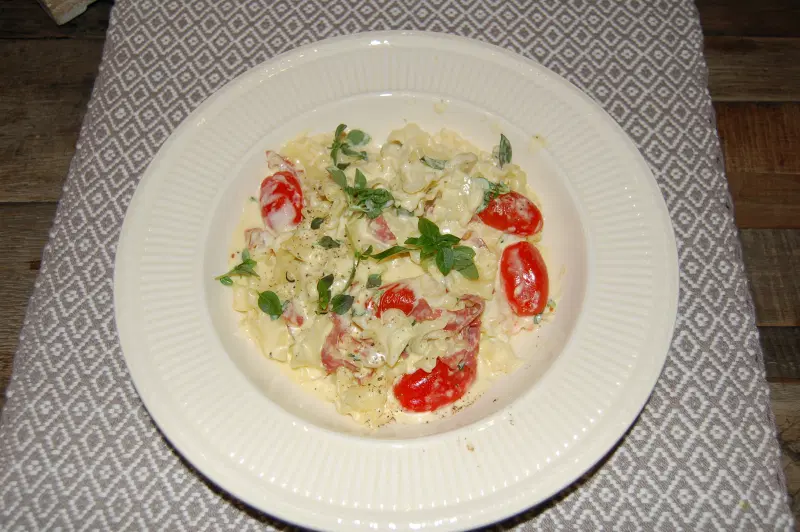 Pasta carbonara med salami