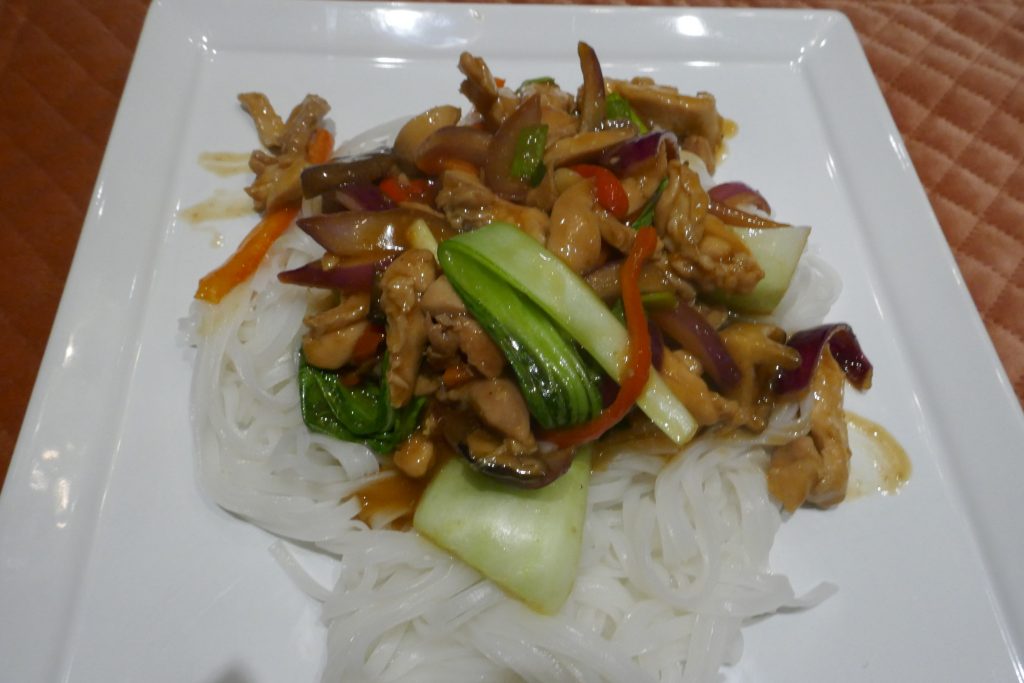 Kylling og bok choy i teriyakisaus