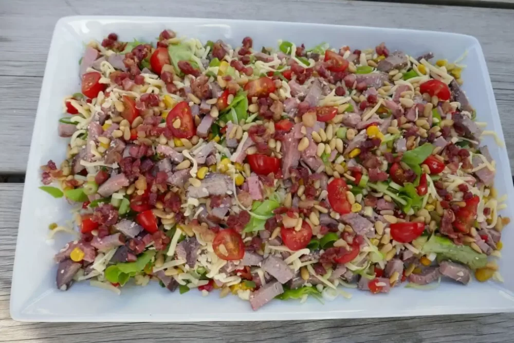 Salat med biff og bacon Salat med biff og bacon