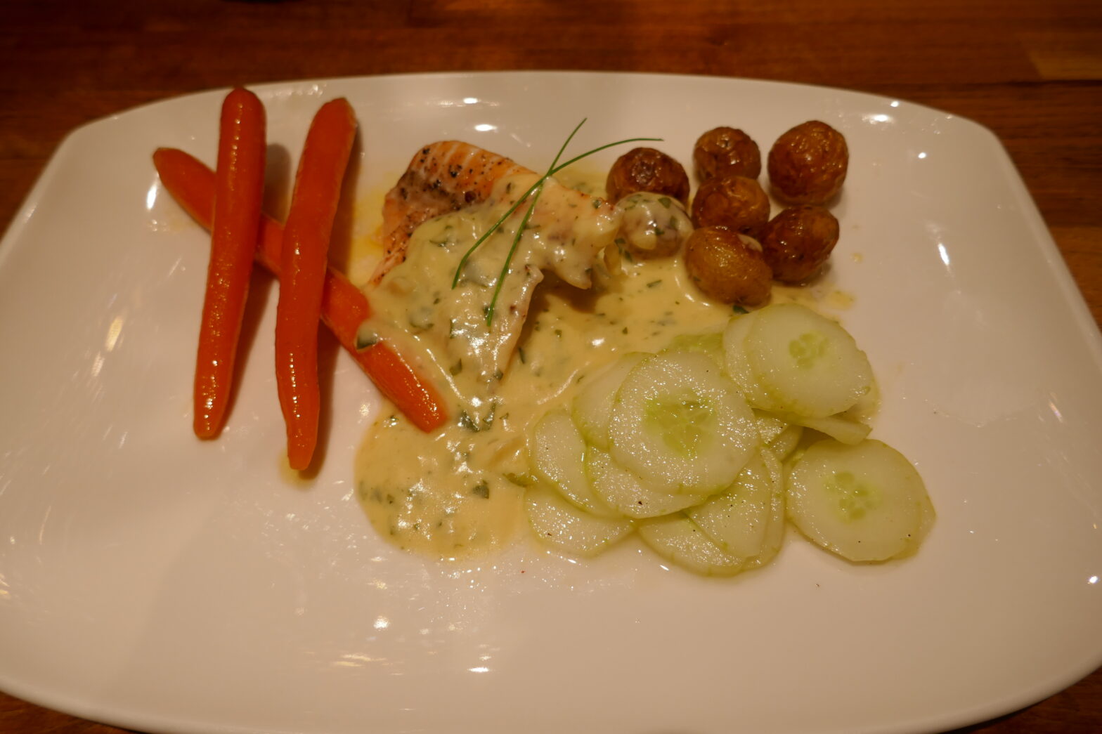 Laks med Sauce Royale og karamelliserte gulrøtter 