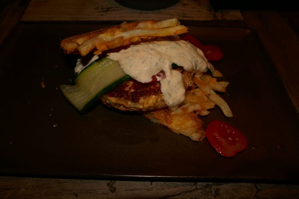 Fiskeburger i Pommes stripesbrød Fiskeburger i Pommes stripesbrød