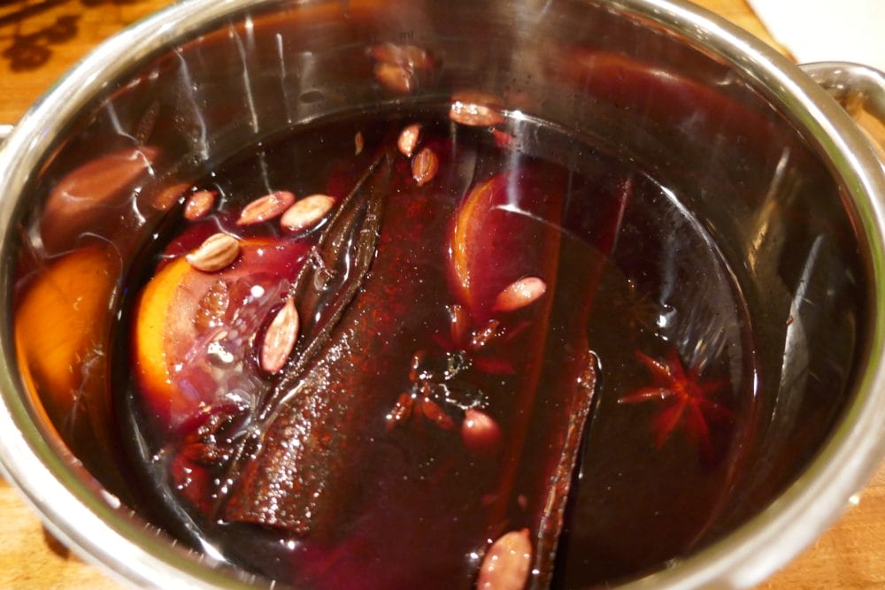 Gløgg - glühwein - mulled wine Gløgg - glühwein - mulled wine