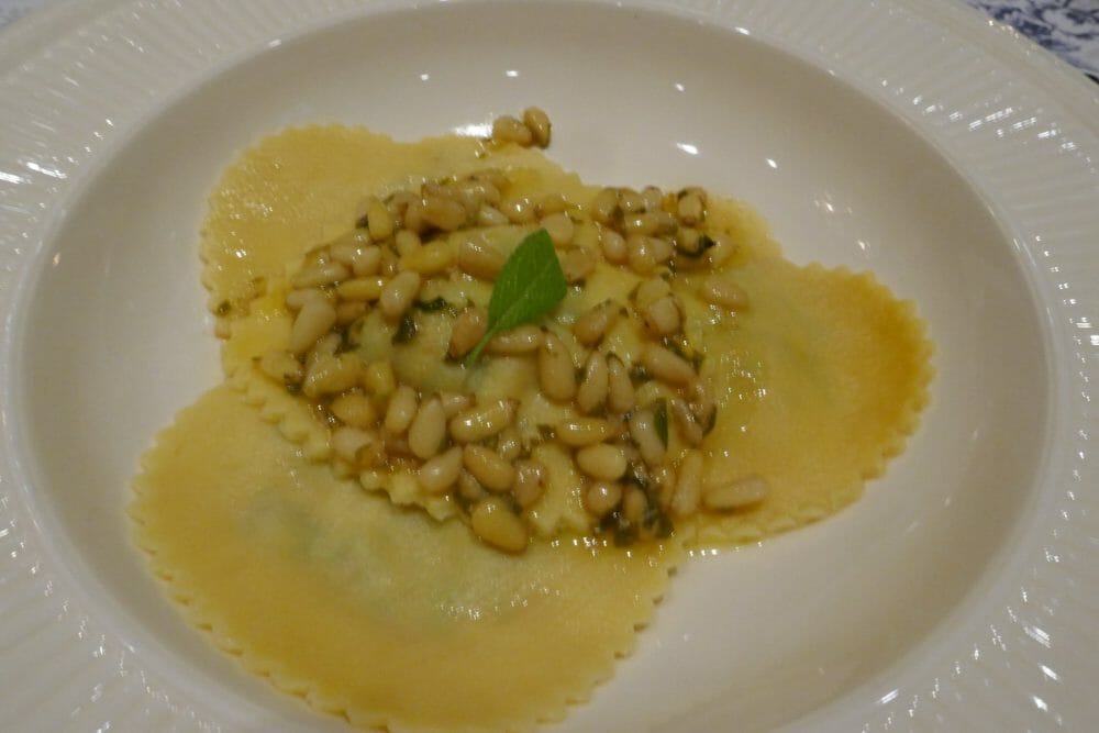 Ravioli med soppfyll og salviesmør