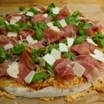 Hvit pizza med spekeskinke og parmesan