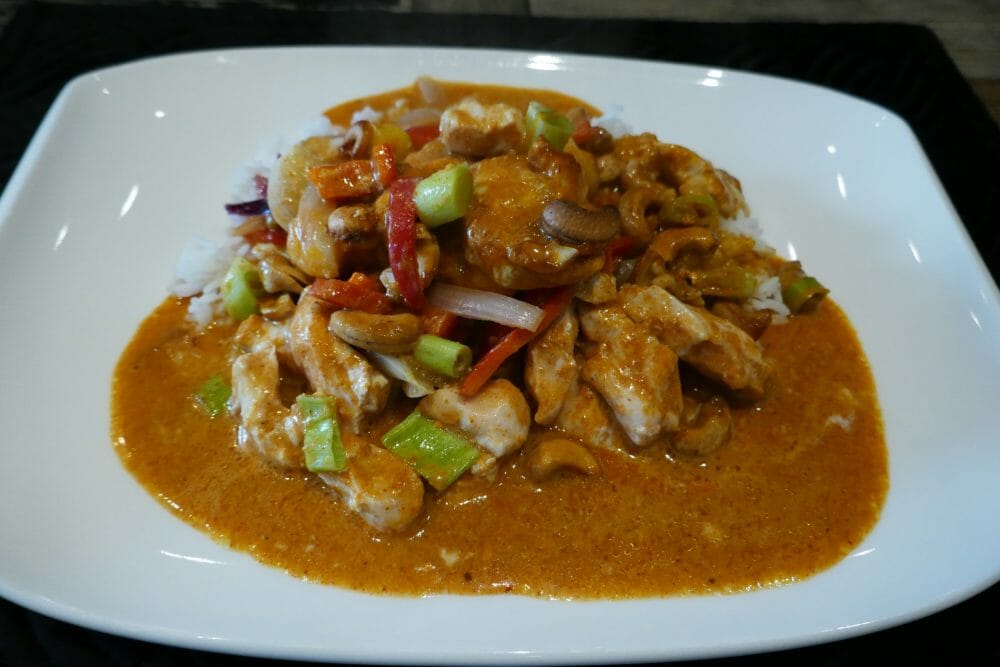 Kylling med rød currysaus Kylling med rød currysaus