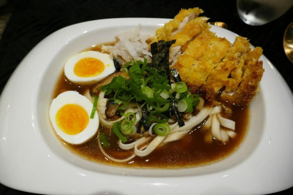 Japansk ramensuppe med pankokylling