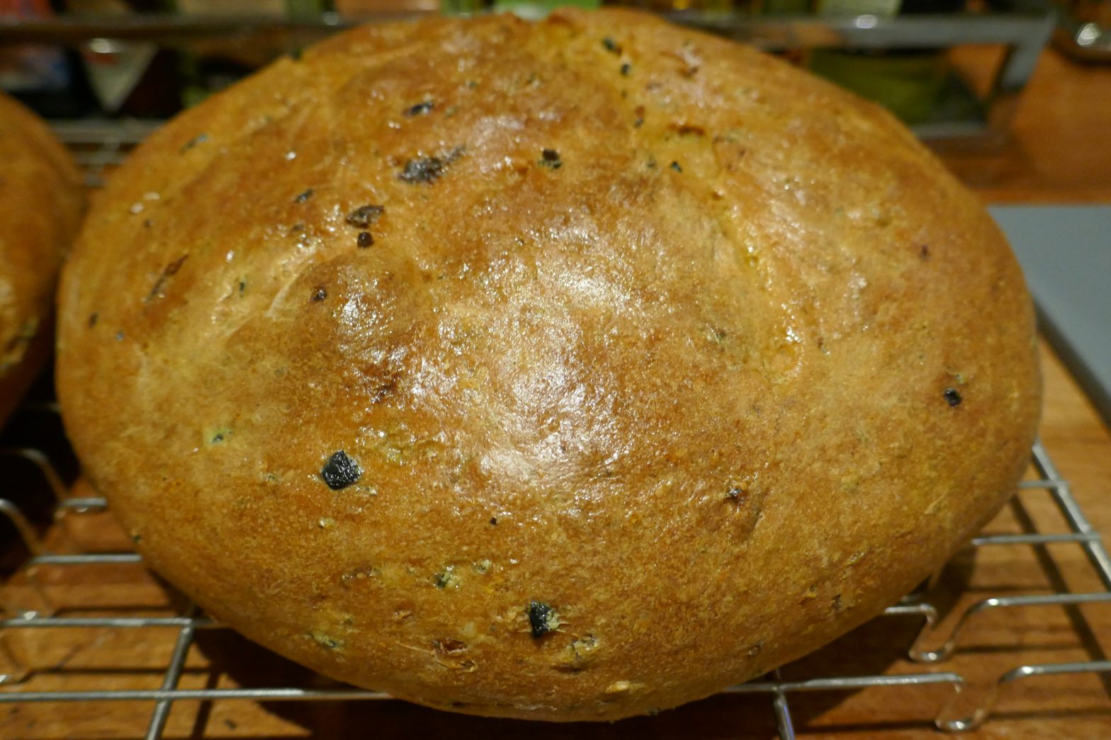 Olivenbrød med urter og soltørka tomater