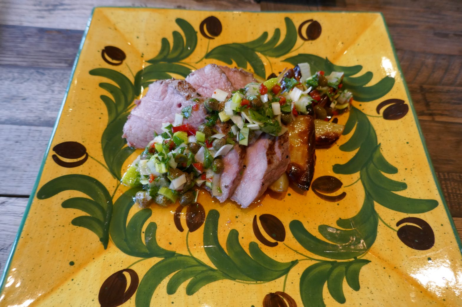 Weekly menu for week 38 Veal fillet with salsa and boat potatoes