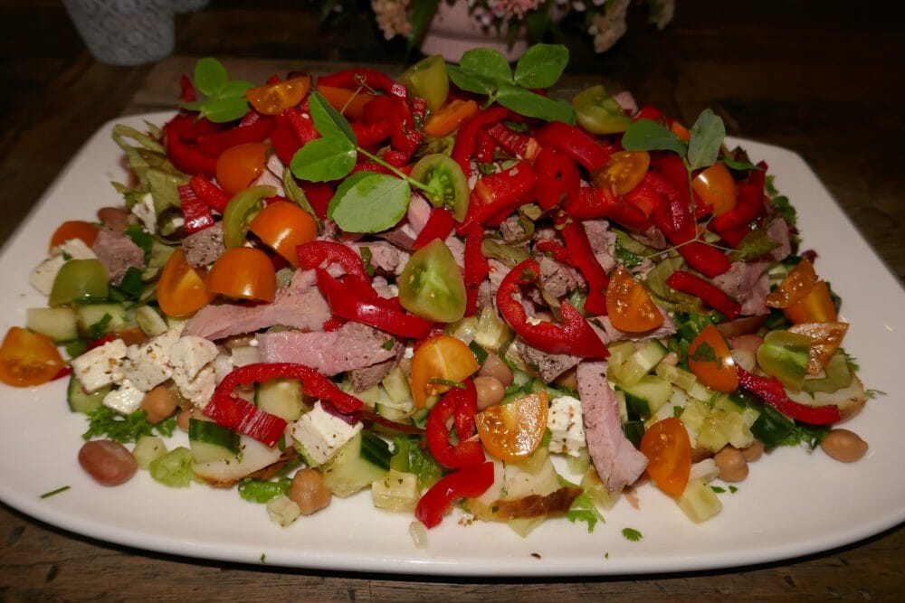 Gresk salat med biff