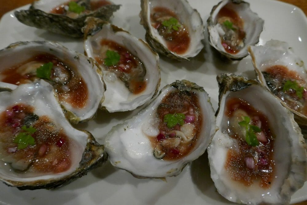 Østers med bringebærvinaigrette
