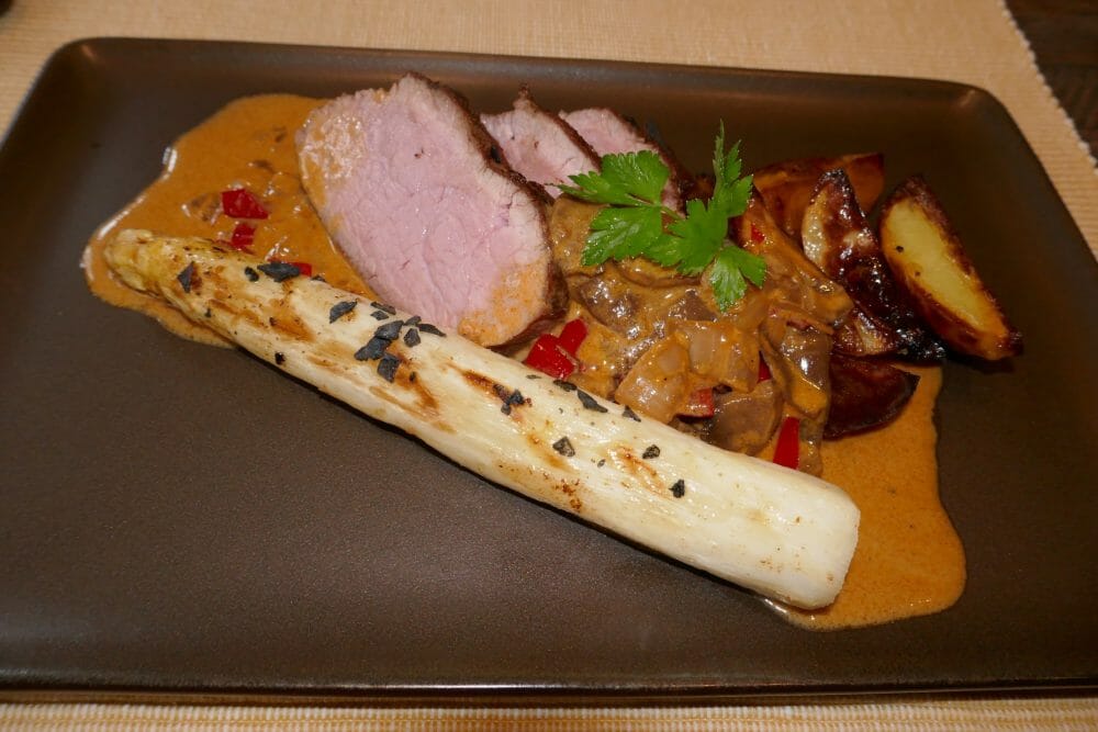 Kalvefilet med paprikafløtesaus og båtpoteter