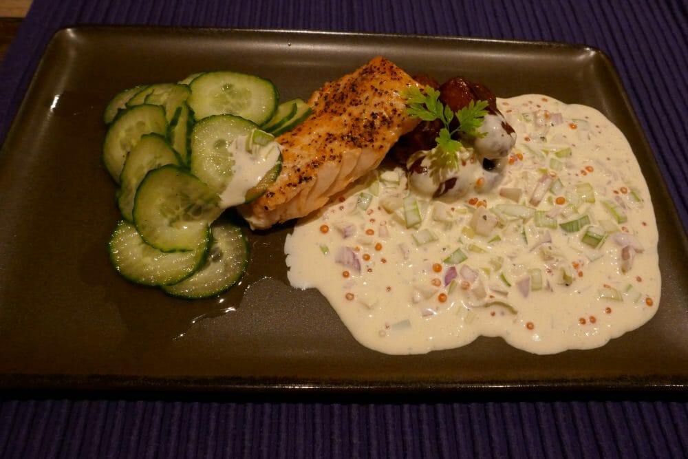 Bakt laks med svensk romsauce eller rognsaus med bakte sexypoteter