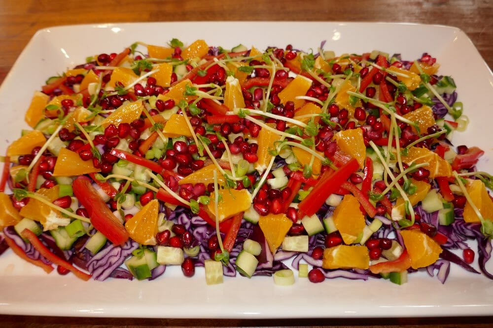 Salat med appelsin og karridressing