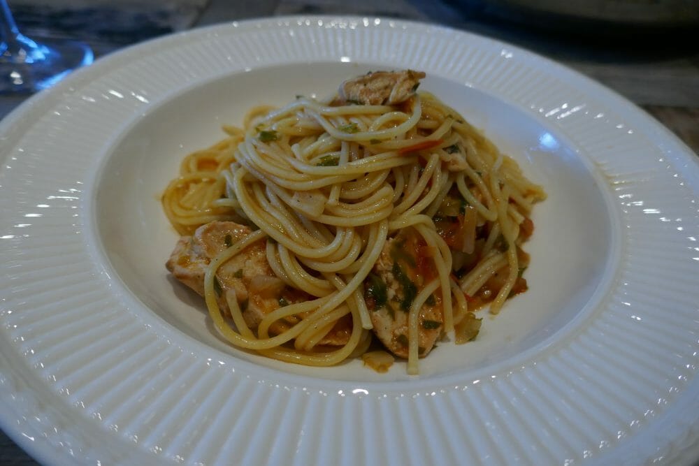 Pasta med kylling og tomater Pasta med kylling og tomater