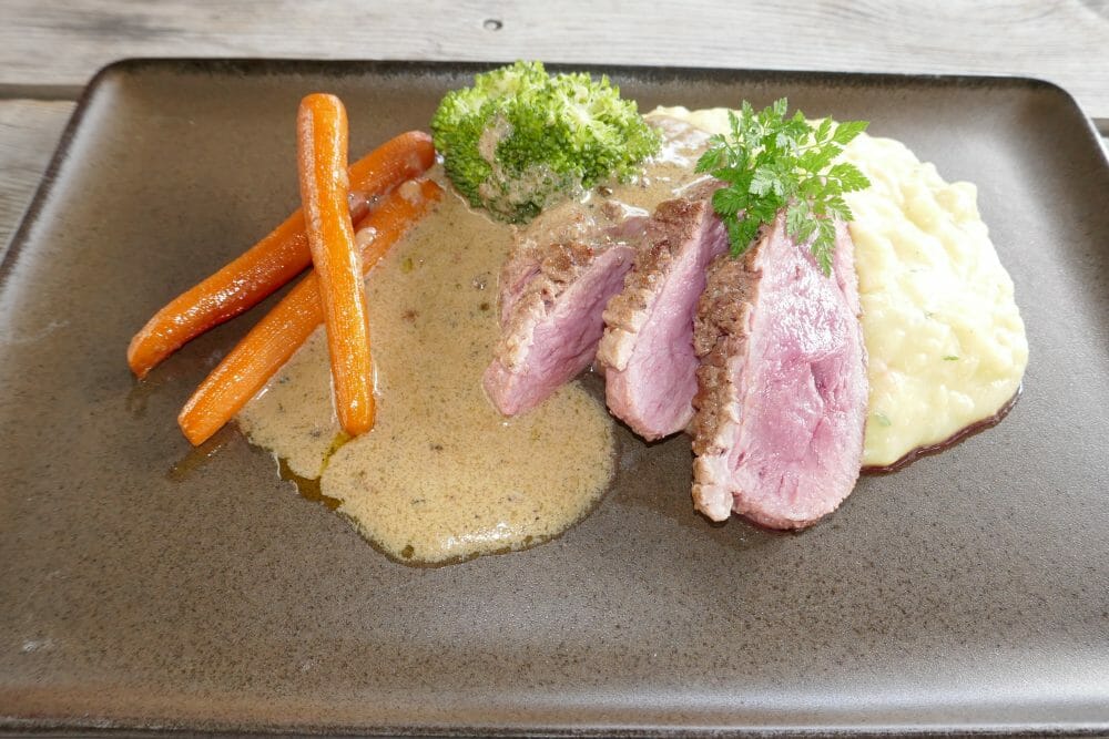 Andebryst med konjakk- og peppersaus