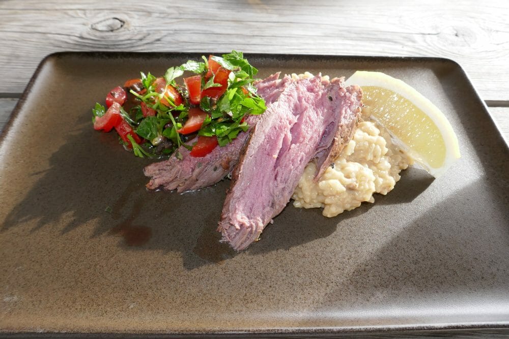 Indrefilet med risotto og tomatsalat 