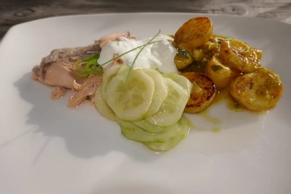 Bakt ishavsrøye med sennepspoteter
